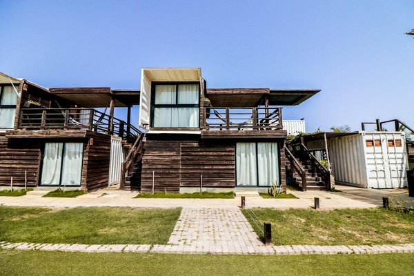 Quels sont les équipements nécessaires pour un camping en région forestière humide en Équateur?