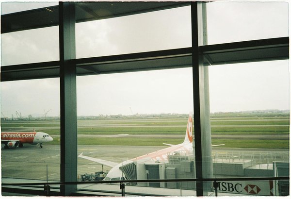 Peut-on louer une maison de vacances en Algarve avec des cours de surf et des visites de grottes marines?